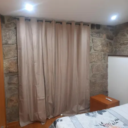 Casa Dos Gemeos * וילה נובה דה סרביירה
